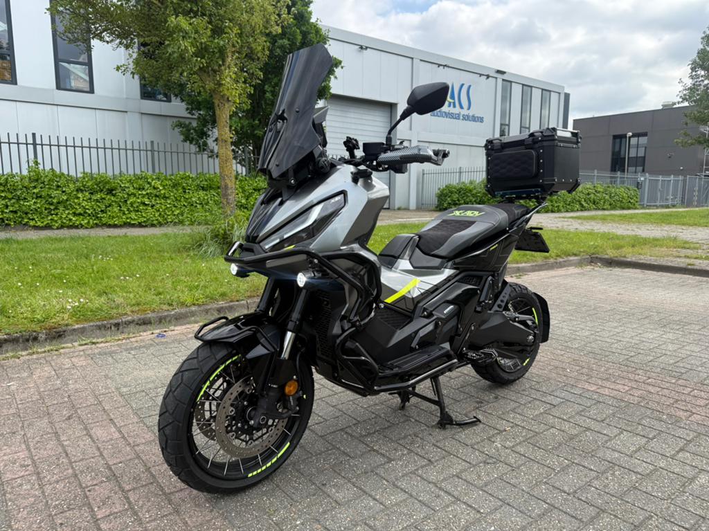 Honda XADV 750 Grey Special Edition 2024 Full Option A2, 750 cc, Nieuw, Meer dan 35 kW, Minimaal motorrijbewijs A2