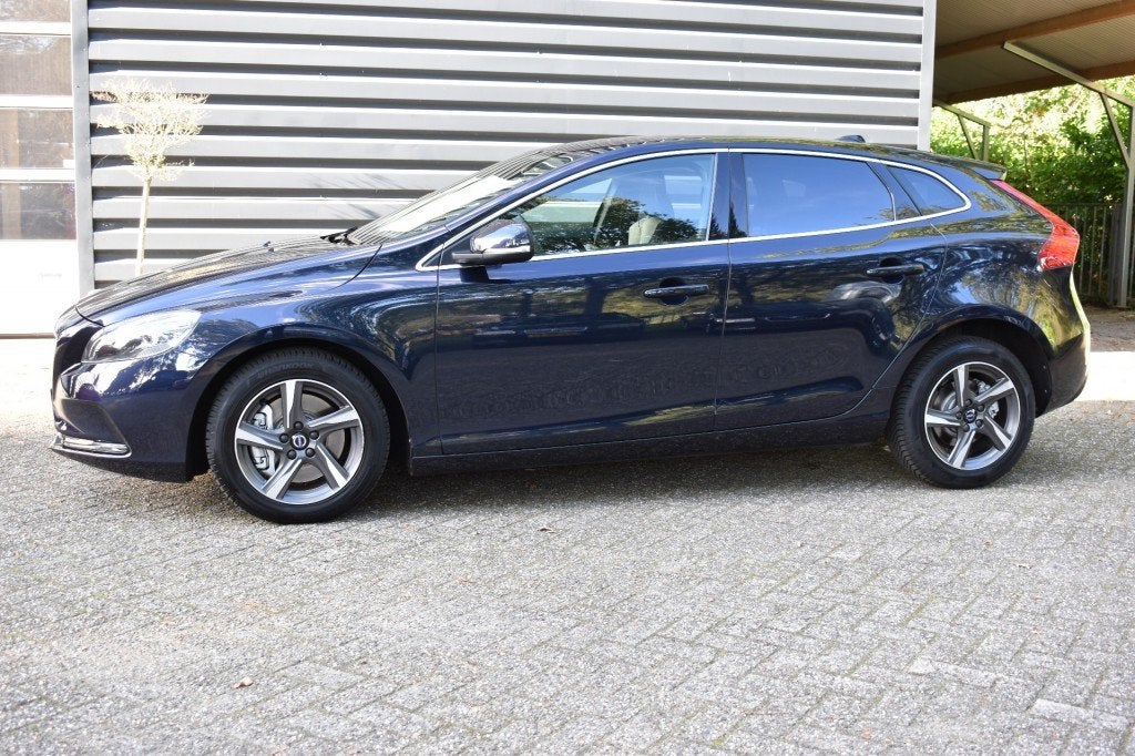 Volvo V40 1.5 T2 MOMENTUM!!AUTOMAAT!!!BJ 2015!!!ZUINIG IN VE, Auto's, 4 cilinders, Origineel Nederlands, 19 km/l, 1335 kg