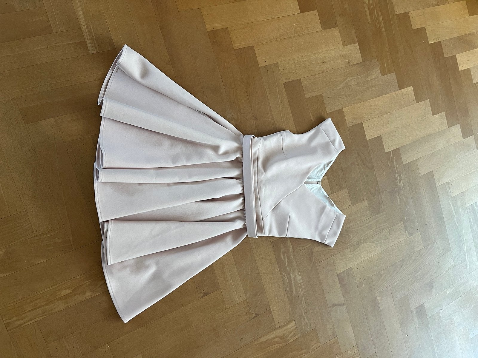 Maje jurkje beige/pastel roze, Ophalen of Verzenden, Zo goed als nieuw, Beige, Boven de knie