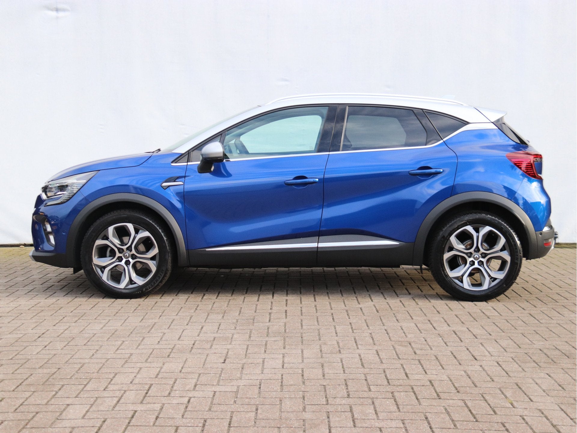 Renault Captur 1.3 TCe 130 Edition One EDC AUTOMAAT / 360 CA, Gebruikt, Euro 6, 4 cilinders, Blauw