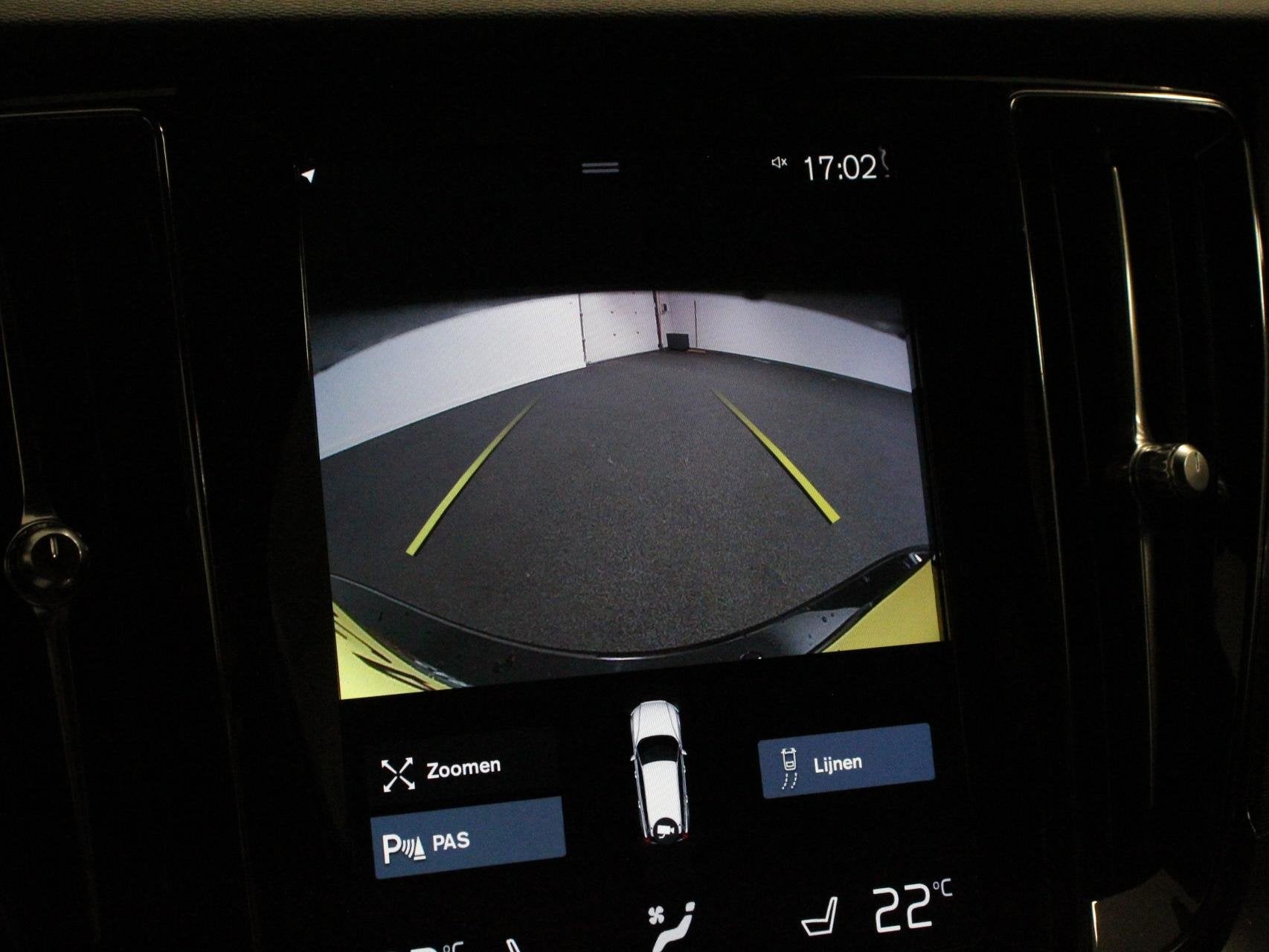 Volvo V60 2.0 B4 R-Design Navigatie Climate control Cruise c, Euro 6, 4 cilinders, 1969 cc, 1634 kg
