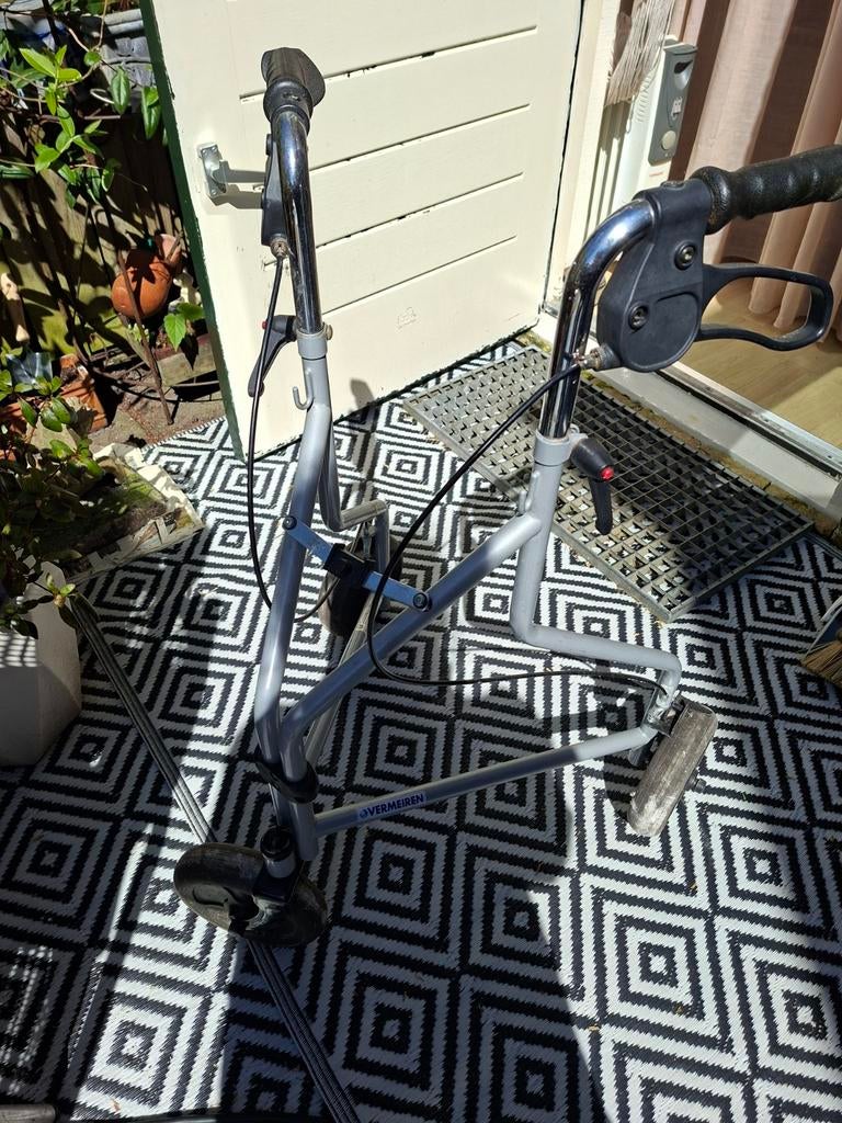 Vermeulen delta 3 wiel rollator massieve banden remd goed, Ophalen, Opvouwbaar, Gebruikt