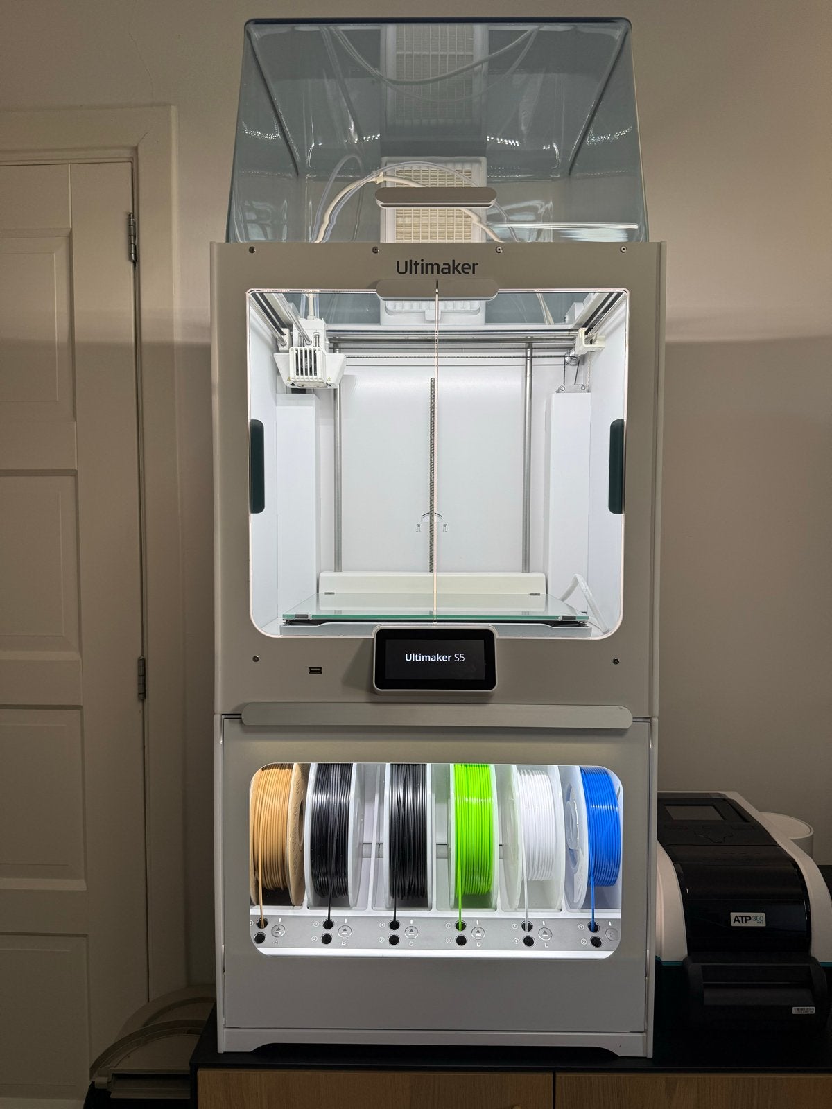 Ultimaker S5 3D-printer met Material Station en accessoires, Computers en Software, 3D Printers, Ophalen, Ingebouwde Wi-Fi, Zo goed als nieuw