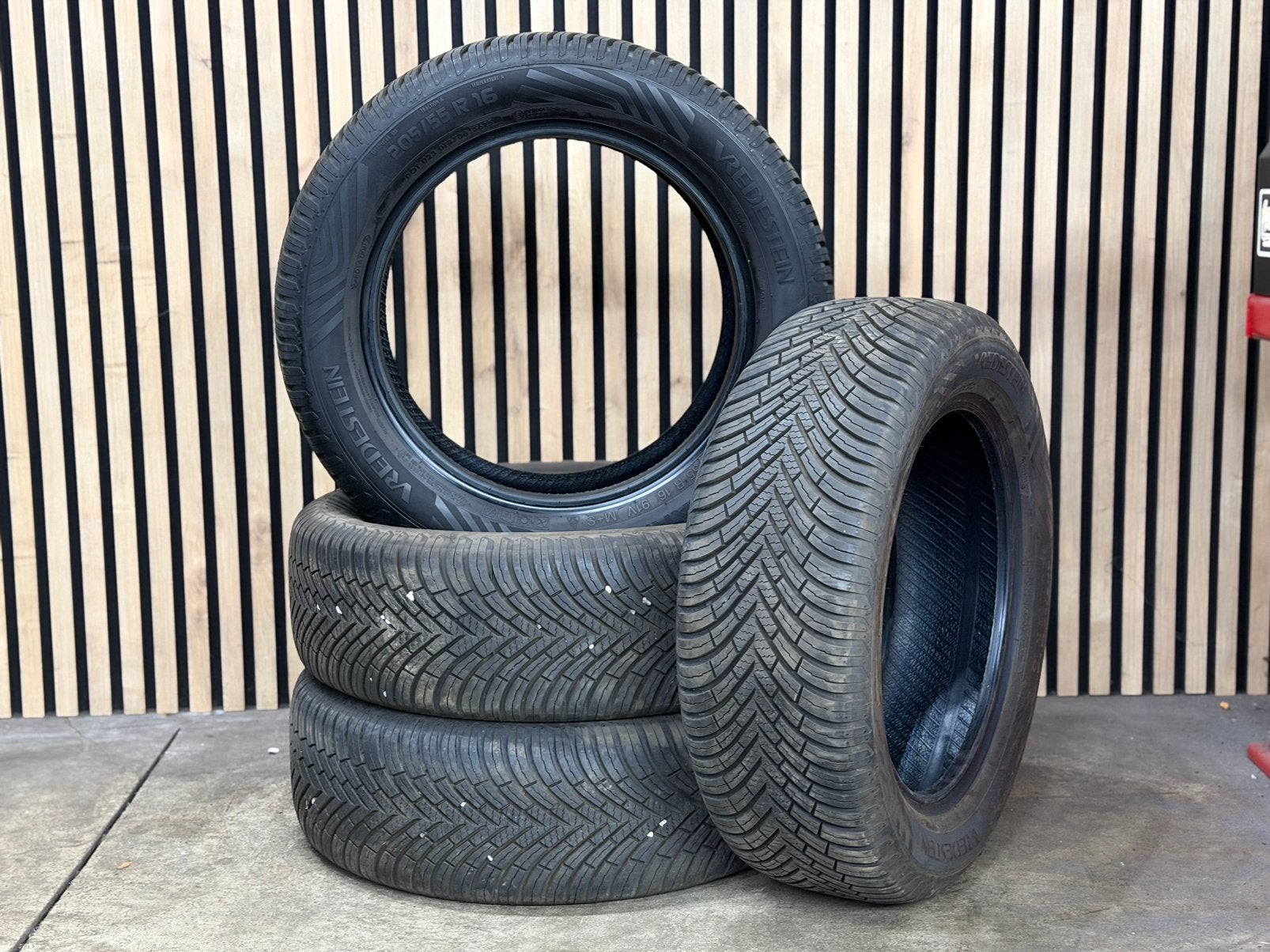 4x 205-55-16 Vredestein ALL SEASON zgan 7mm dot25€300 all in, Ophalen, 16 inch, 205 mm, All Season