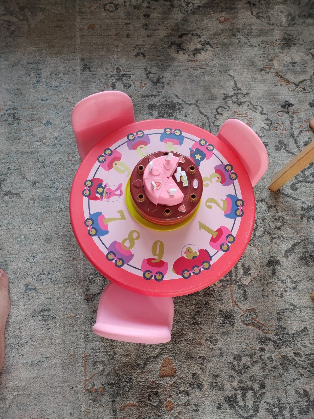 Roze kinderstoeltjes en tafel met taart, Ophalen of Verzenden, Gebruikt, Meisje