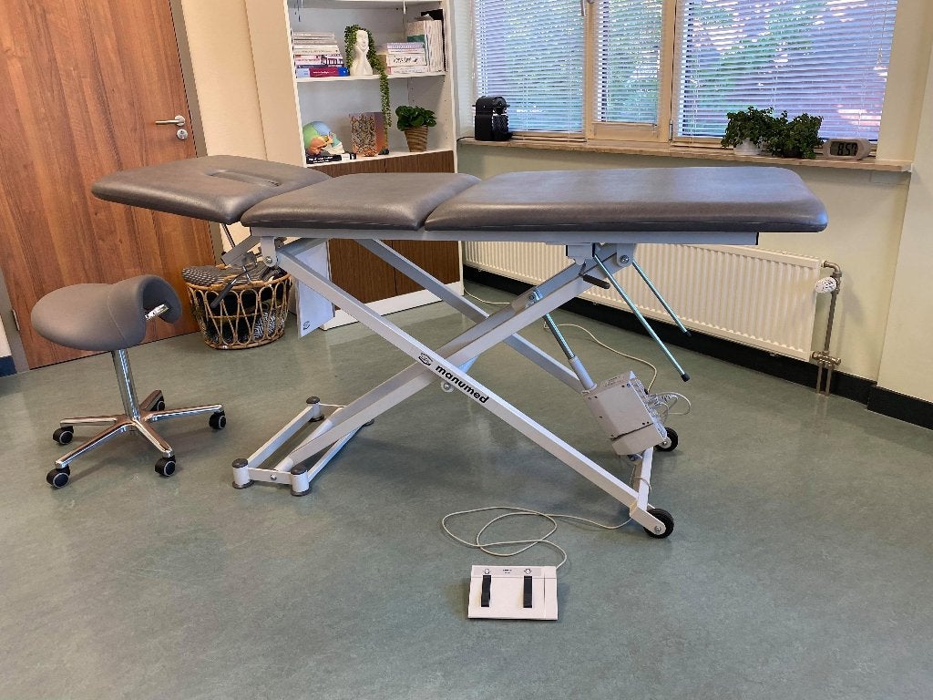 Manumed behandeltafel, Sport en Fitness, Massageproducten, Ophalen, Gebruikt, Massagetafel