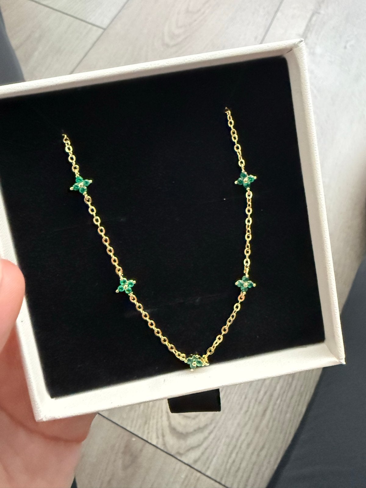 DOROSE Gouden Ketting met Groene Edelstenen, Ophalen of Verzenden, Nieuw, Goud, Met edelsteen