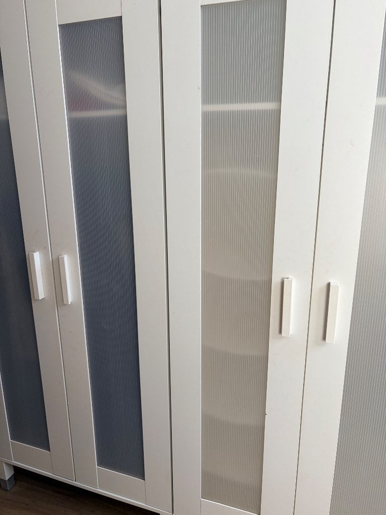 Kledingkast Aneboda - Zacht wit, Huis en Inrichting, Ophalen, 100 tot 150 cm, Zo goed als nieuw, 50 tot 75 cm