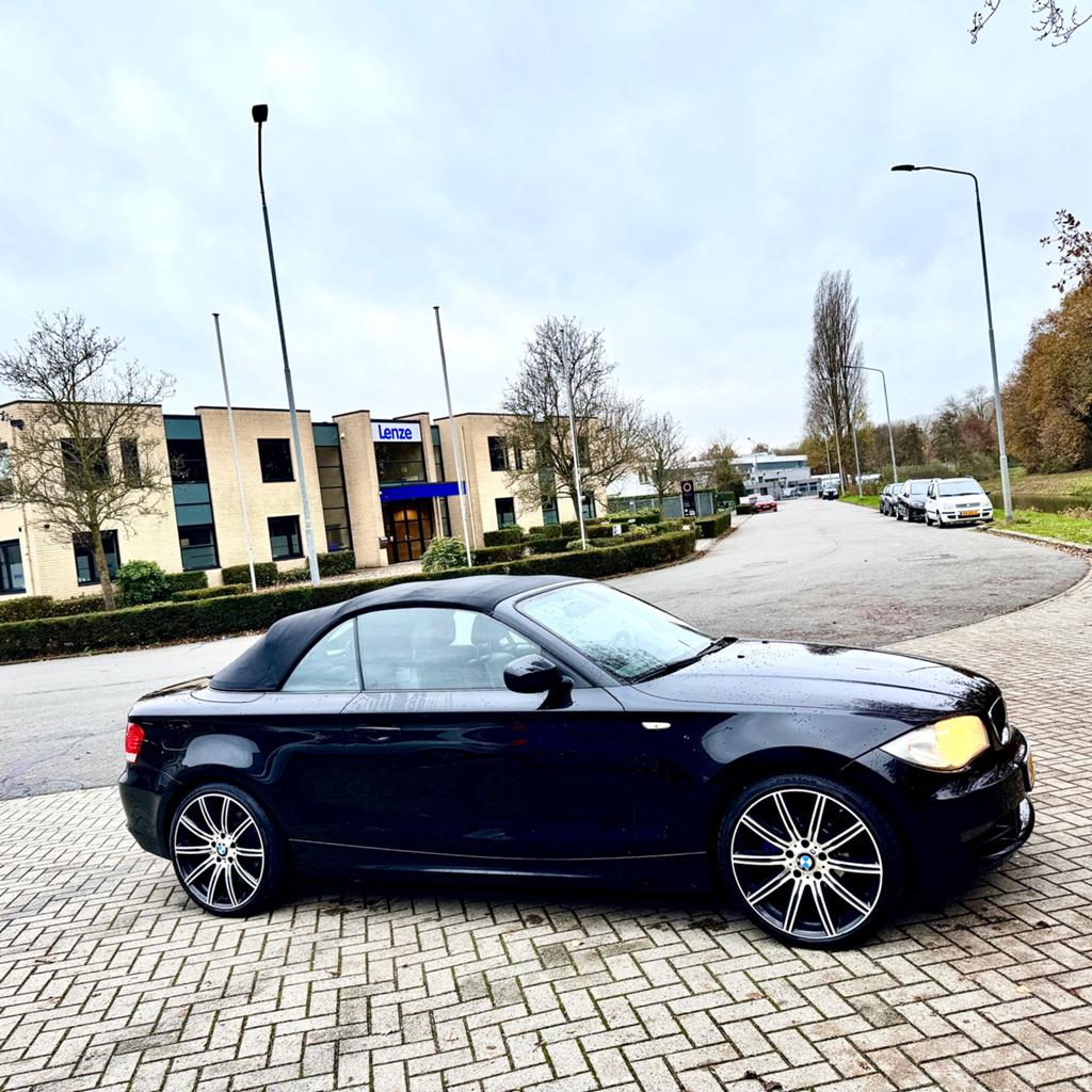 BMW 1-Serie 2.0 118I Cabrio 2010 Zwart, Auto's, 1-Serie, 1995 cc, Cabriolet, 4 stoelen