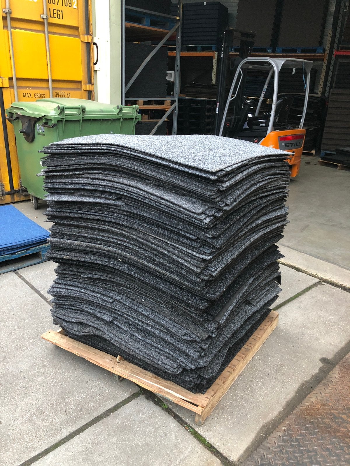 500 m2 tapijttegels / vloerbekleding, Huis en Inrichting, Stoffering | Vloerbedekking, Ophalen, Crème, Zo goed als nieuw, 25 tot 50 m²