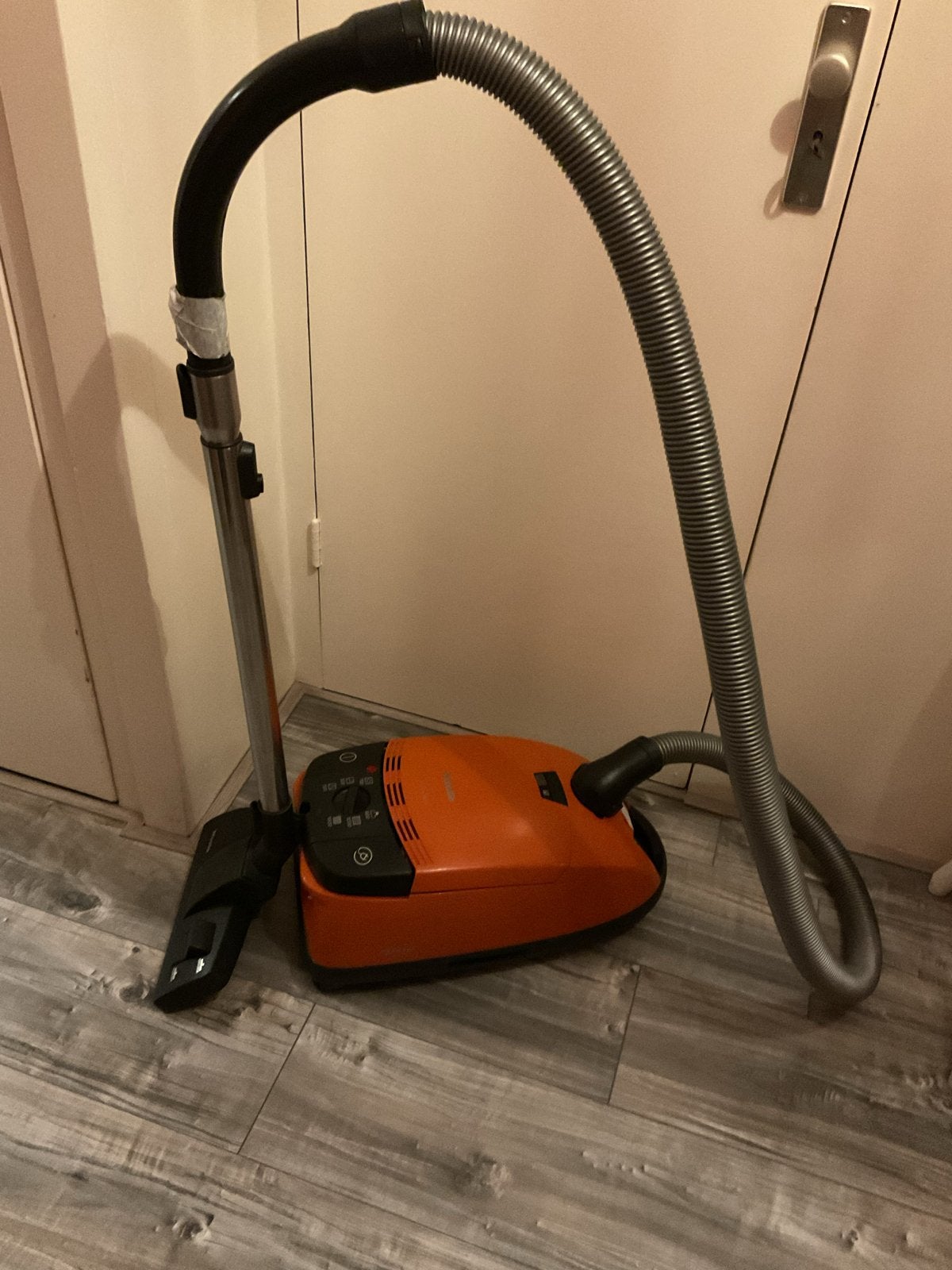 Miele S512 stofzuiger - defecten aan handvat en klep, Witgoed en Apparatuur, Stofzuigers, Miele, Niet werkend, Sledestofzuiger