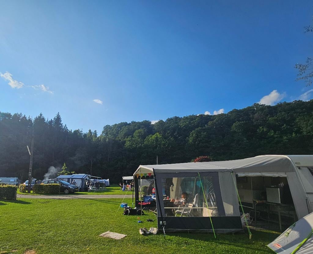 Complete tour caravan met voortent en grote luifel te huur, Caravans en Kamperen, Caravans, Vast bed, Luifel, Rondzit, Particulier