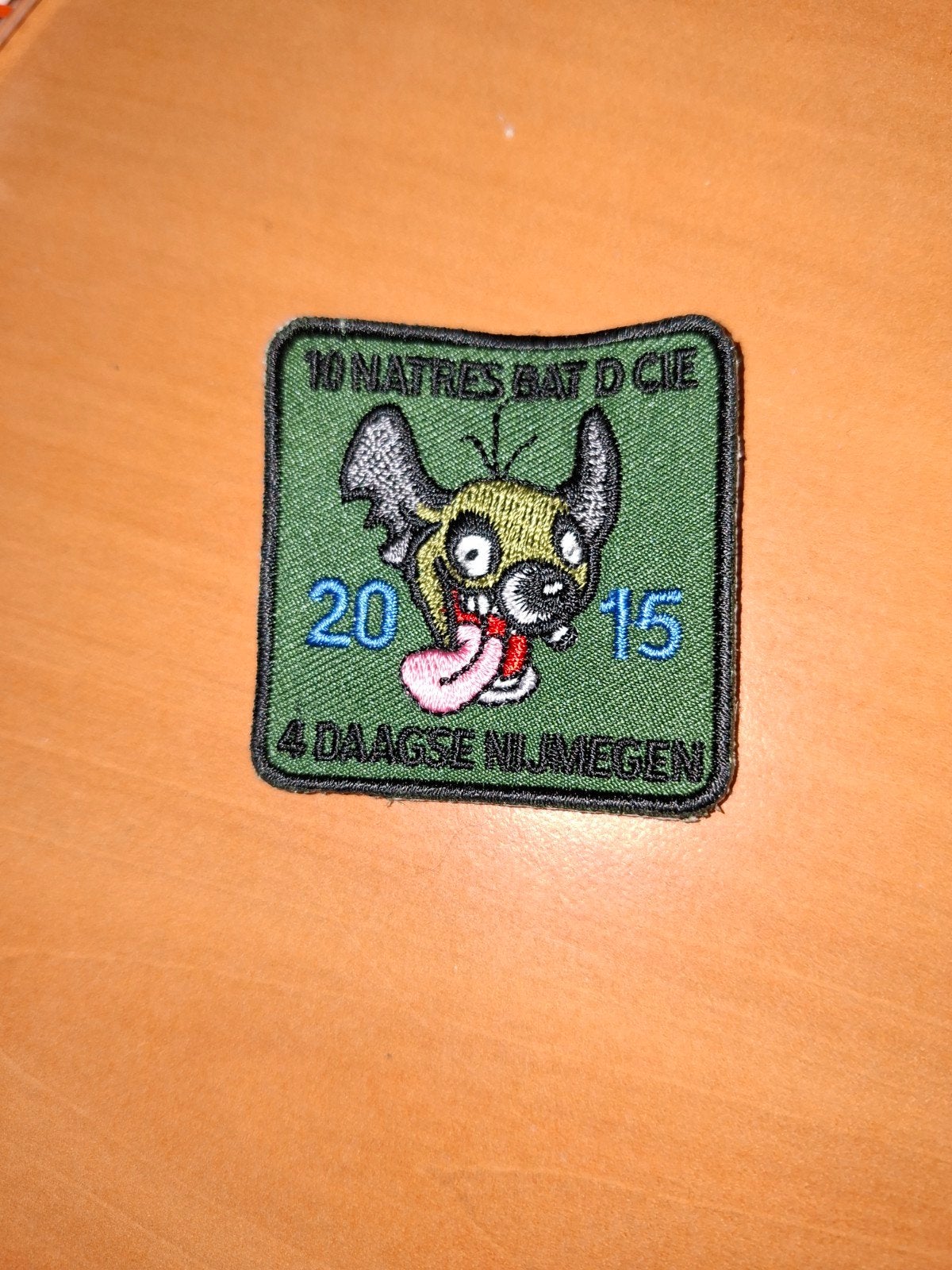 vierdaagse embleem 2015 zonder velcro, Verzamelen, Verzenden, Landmacht, Nederland, Embleem of Badge