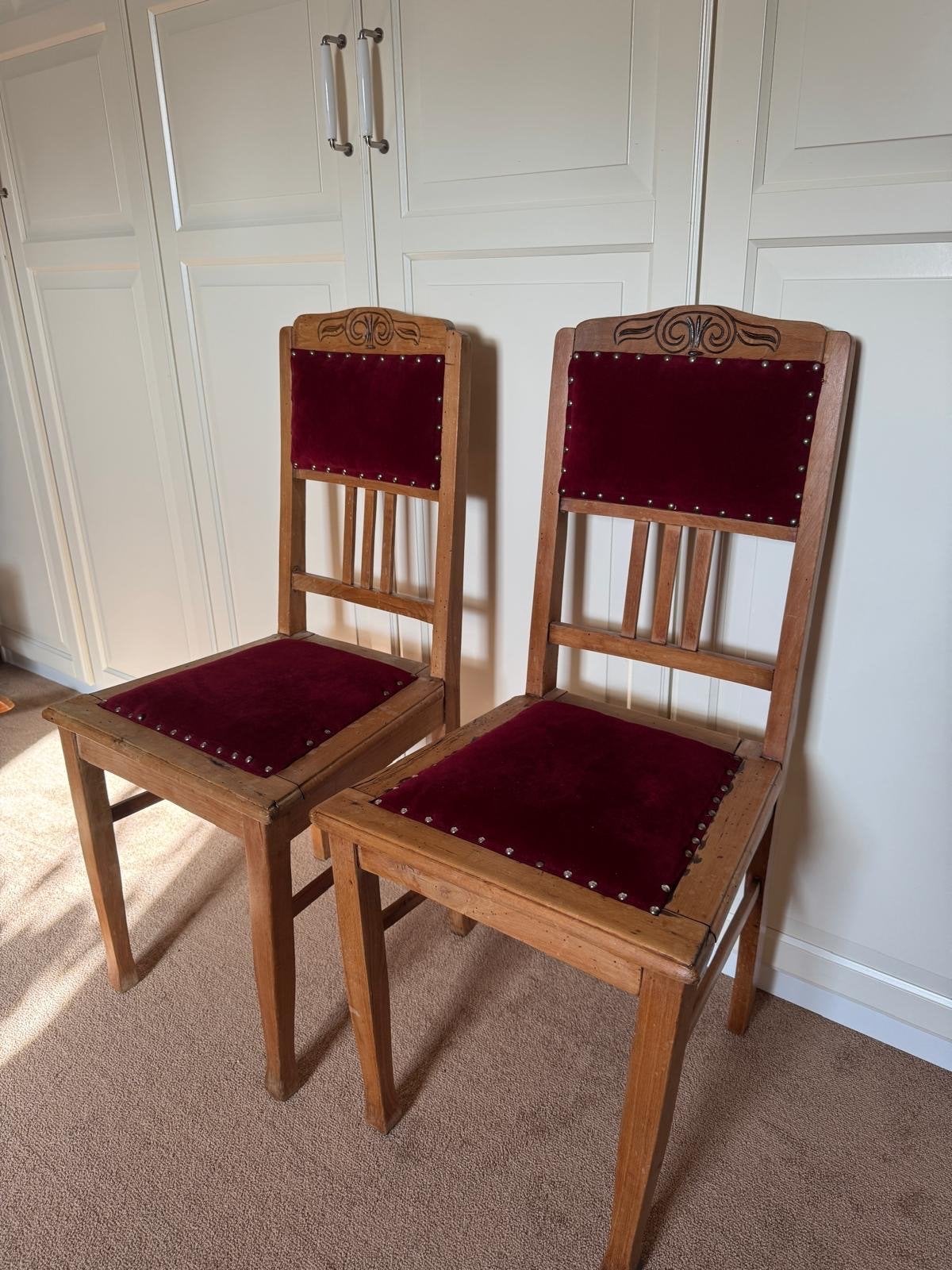 2 Houten Stoelen met Rode Velourse Stof, Antiek en Kunst, Ophalen