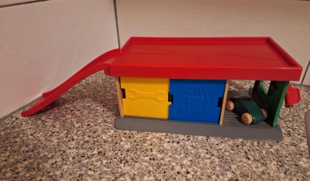 Ikea garage met autootjes, Kinderen en Baby's, Ophalen of Verzenden, Gebruikt