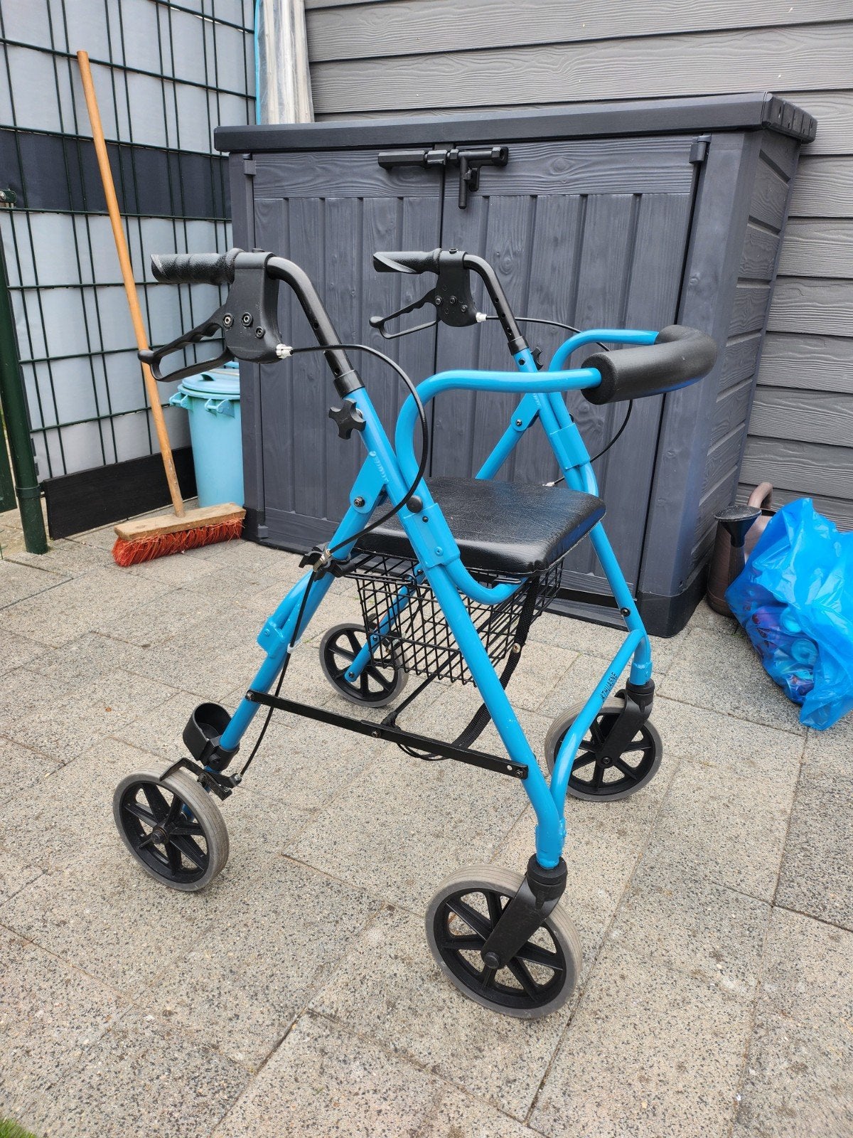 Rollator blauw, Ophalen