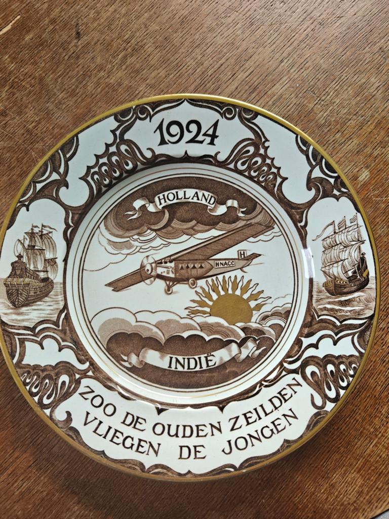 Gedenkbord ‘KLM-vlucht naar Batavia’, 1924, Ophalen