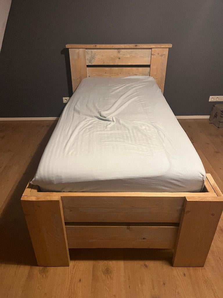 stijgerhouten bed met verstelb latbodem en matras, Ophalen, 90 cm, Eenpersoons, Zo goed als nieuw