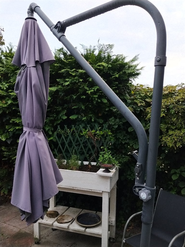 parasol met voet 300x300, Tuin en Terras, Parasols, Ophalen, Verstelbaar, Gebruikt, Zweefparasol
