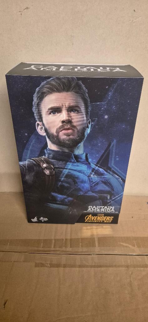 Hot Toys Captain America, Ophalen of Verzenden, Zo goed als nieuw, Actiefiguur of Pop