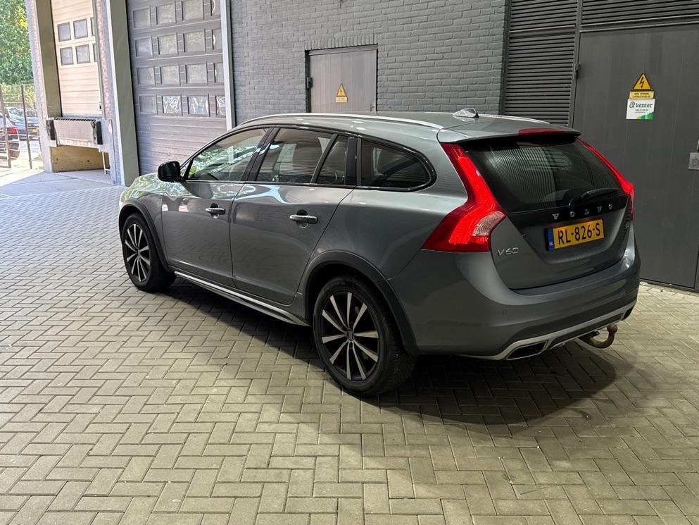 Volvo V60 Cross Country 2.0 D3 Momentum Business | Trekhaak, Voorwielaandrijving, Euro 6, 4 cilinders, Leder en Stof
