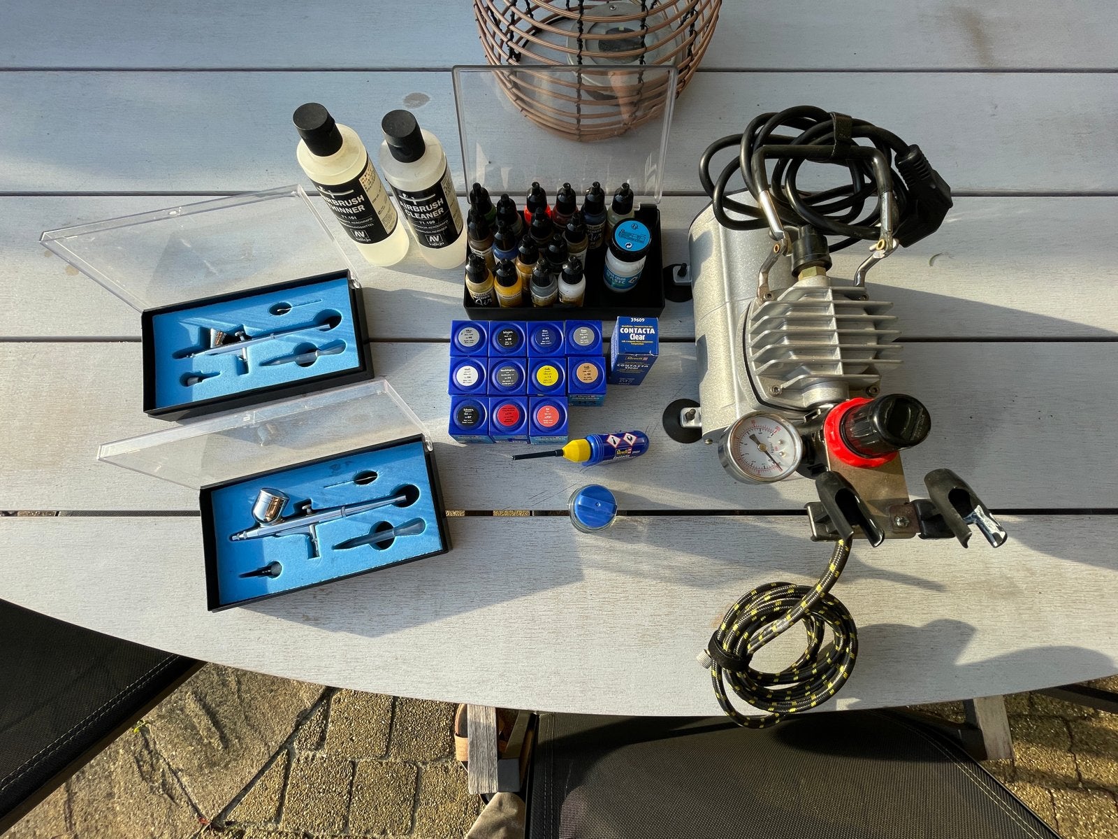 Comple Airbrush Set: Comp., 2 Airbrushes, Verf & Lijm, Ophalen of Verzenden, Zo goed als nieuw