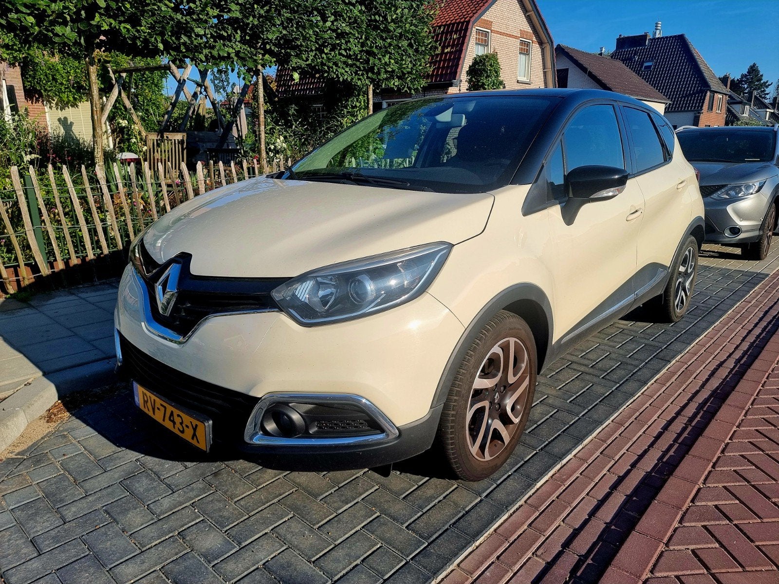 Renault Captur 0.9 TCE 90 2015 Creme-zwart *nav-camera-cc*, Auto's, Renault, Voorwielaandrijving, 898 cc, Stof, 1200 kg