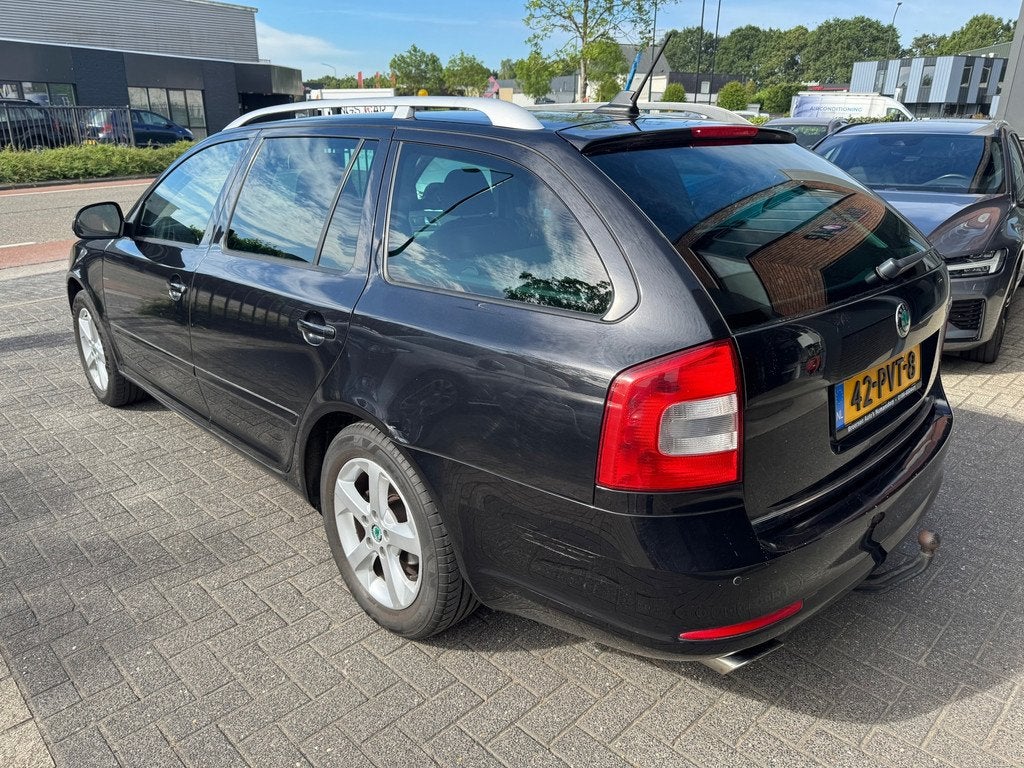 Skoda Octavia Combi 1.2 TSI Elegance Business XENON LEDER TR, Auto's, Skoda, Voorwielaandrijving, Euro 5, Gebruikt, 4 cilinders