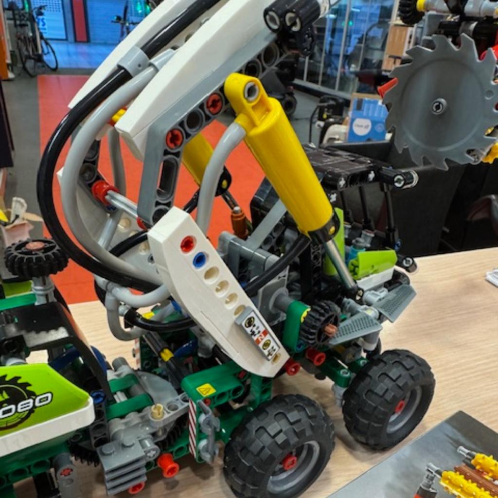 Technic lego 42080 graafmachine compleet en met boekje, Lego, Zo goed als nieuw, Support@lego.com, LEGO System A/S
Aastvej 1
7190 Billund
Denmark