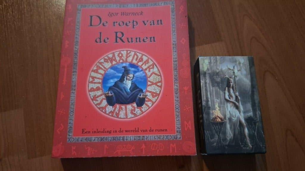 de roep van de runen/runic tarot set, Boeken, Ophalen of Verzenden, Gelezen, Overige onderwerpen, Overige typen