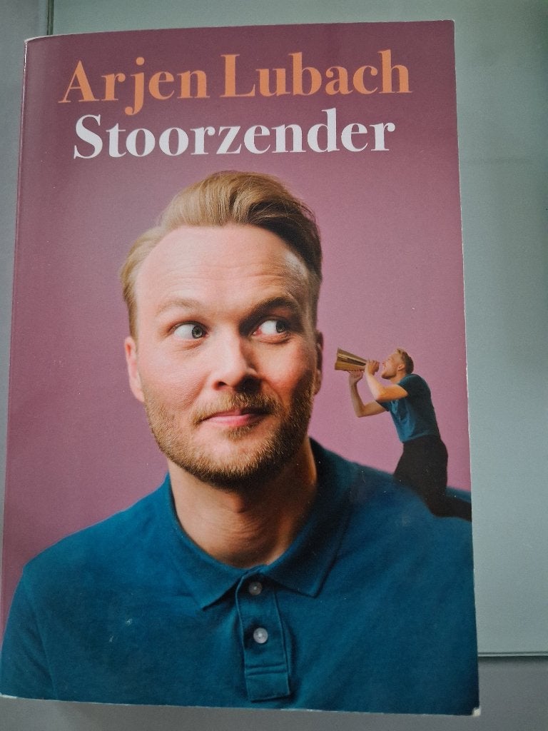Stoorzender van Arjen Lubach, Boeken, Literatuur, Zo goed als nieuw, Nederland, Ophalen of Verzenden