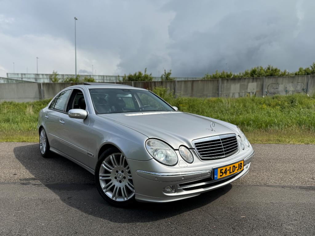 Mercedes-Benz E-Klasse 3.2 CDI E320 AVANTGARDE LUXE NAP✅, Auto's, Mercedes-Benz, Automaat, Parkeersensor, Achterwielaandrijving