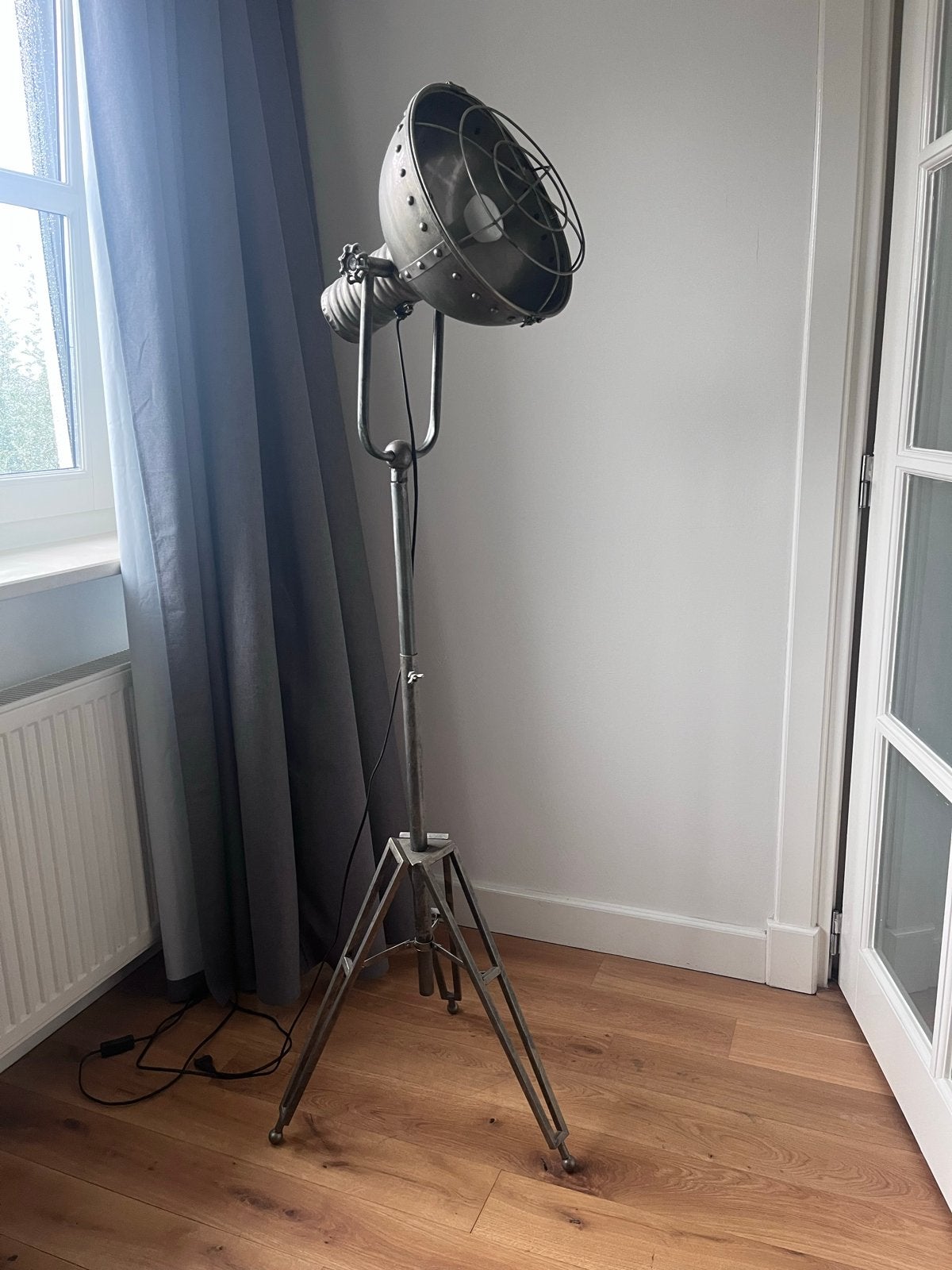Industriële Vloerlamp - Spotlight Stijl, ca. 160 cm hoog, Ophalen, Gebruikt, Metaal, 150 tot 200 cm