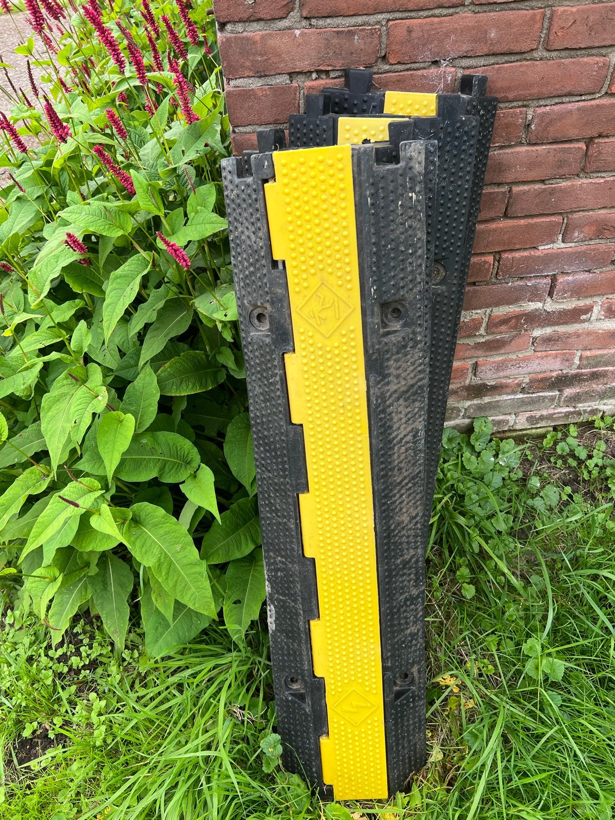 Kabelgoten 4 stuks voor zwaar verkeer, Doe-het-zelf en Verbouw, Ophalen of Verzenden, Gebruikt, Overige typen