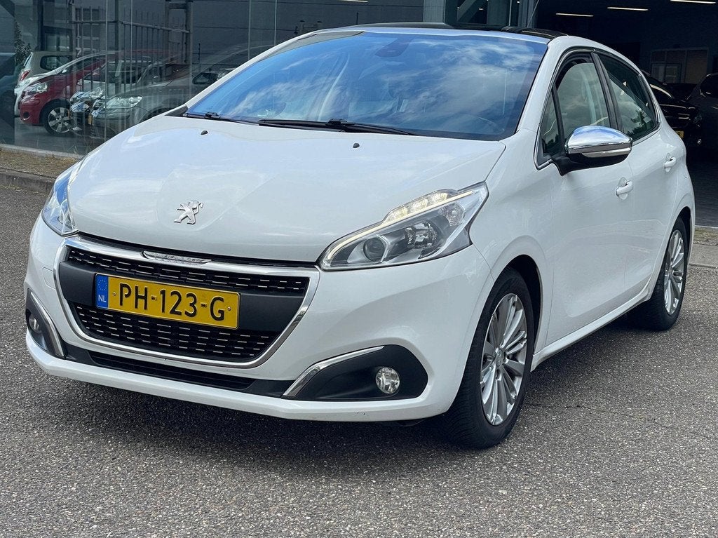 Peugeot 208 1.2 PureTech Allure|Nieuw Motor|Panorama|Navi|Cr, Auto's, Peugeot, 1199 cc, 82 pk, Origineel Nederlands, Bedrijf