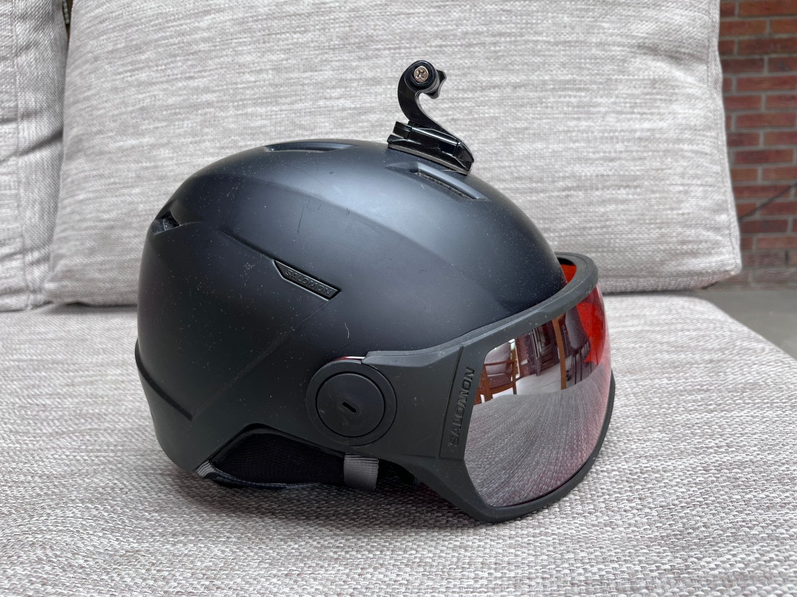 Zwarte Salomon skihelm met vizier maat m (53-56cm), Gebruikt, Overige typen, Skiën, Salomon