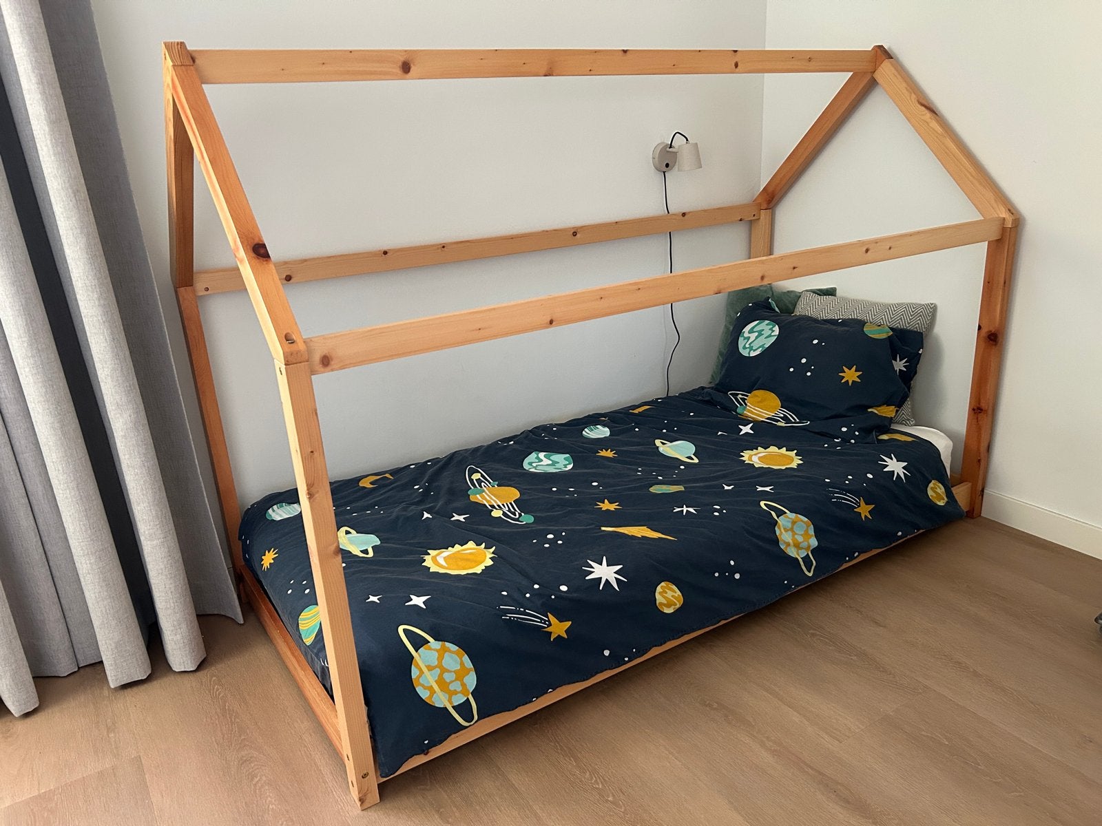 Huisjesbed 90x200cm, nette staat, Ophalen, Gebruikt, 90 cm, Eenpersoons