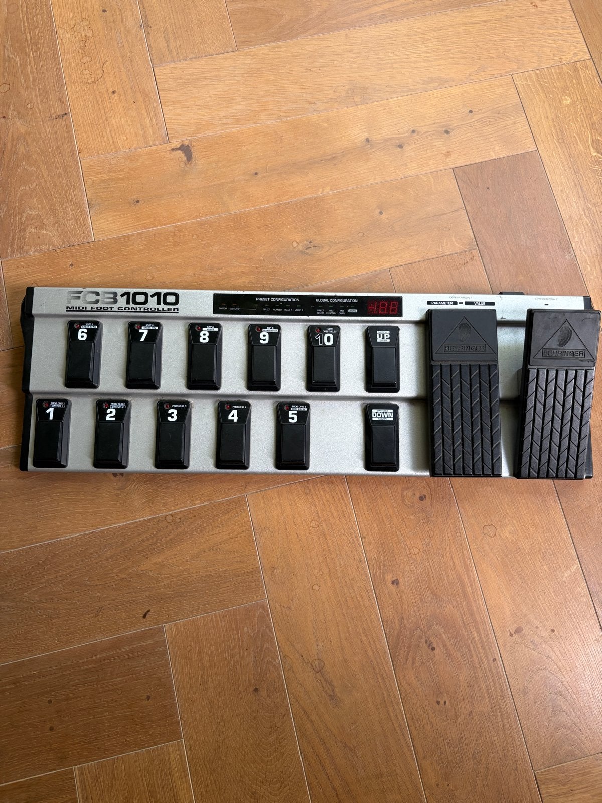 Behringer FCB1010 MIDI Foot Controller, Muziek en Instrumenten, Midi-apparatuur, Ophalen of Verzenden, Gebruikt