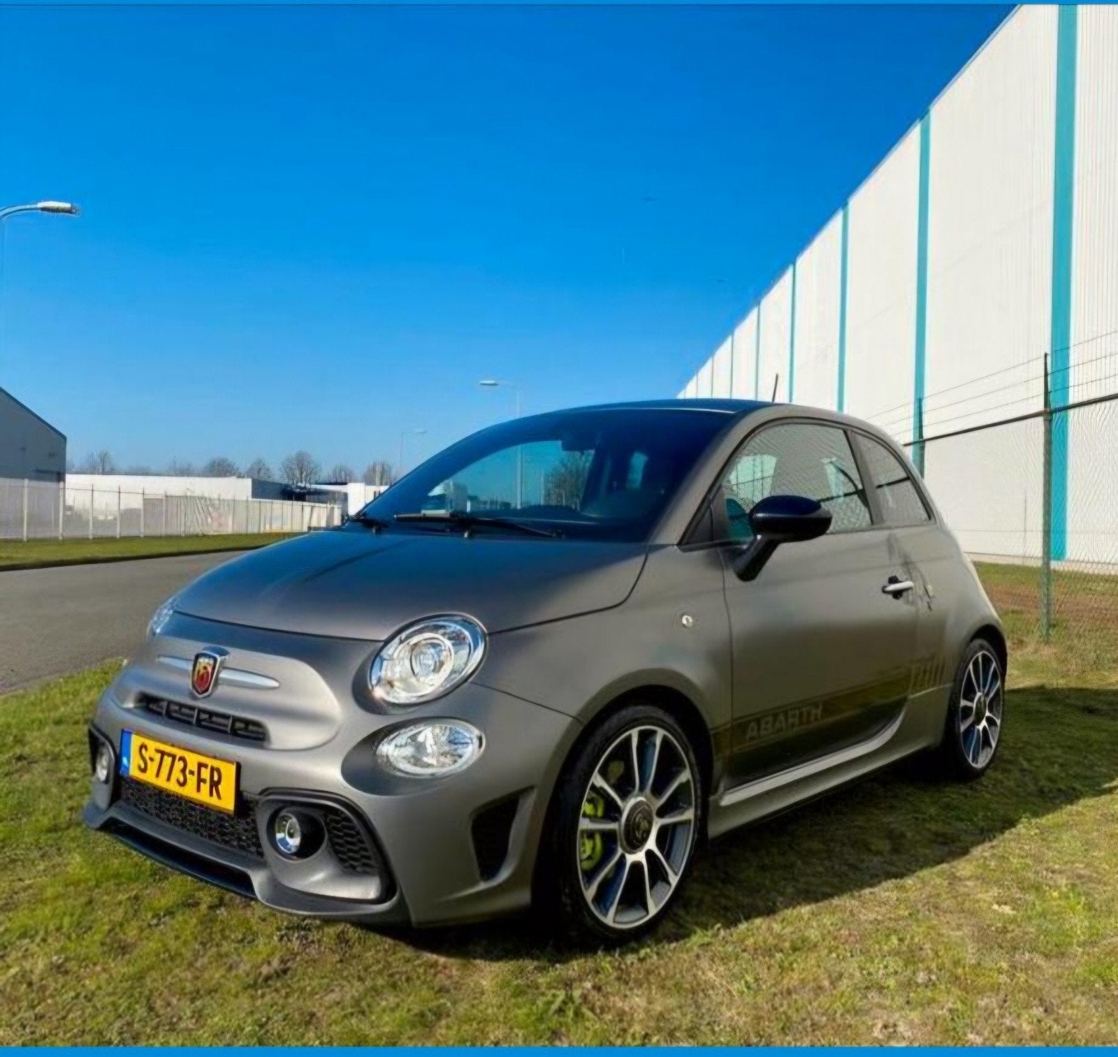 Fiat 500 1.4 16V 120KW Abarth 595 2020 Grijs, Auto's, 40 €/maand, 4 cilinders, 163 pk, Bruin