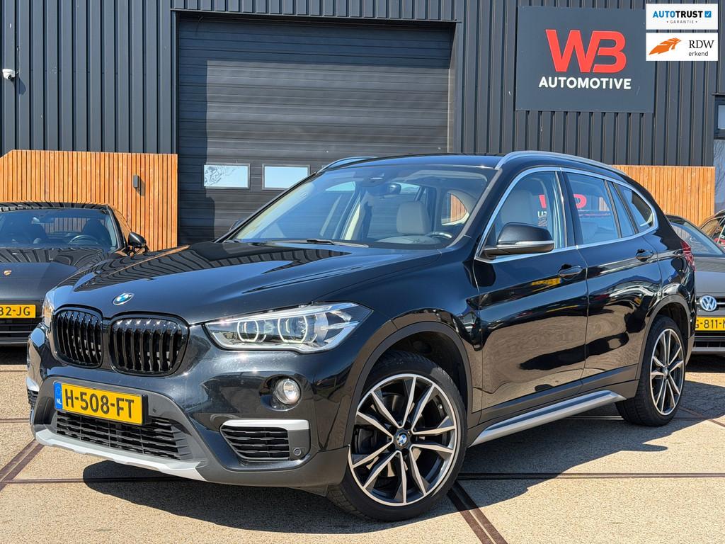 BMW X1 XDrive20i Centennial High Executive Cruise Clima HUD, Auto's, 1998 cc, Gebruikt, 2000 kg, Zwart