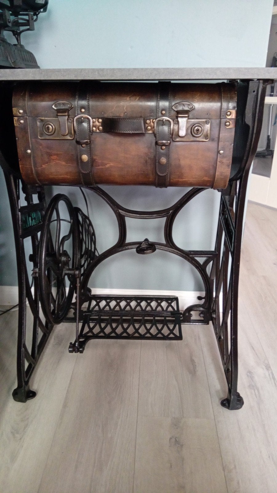 bijzettafel  van onderstel naaimachine., Ophalen, Rond, Minder dan 55 cm, 45 tot 60 cm