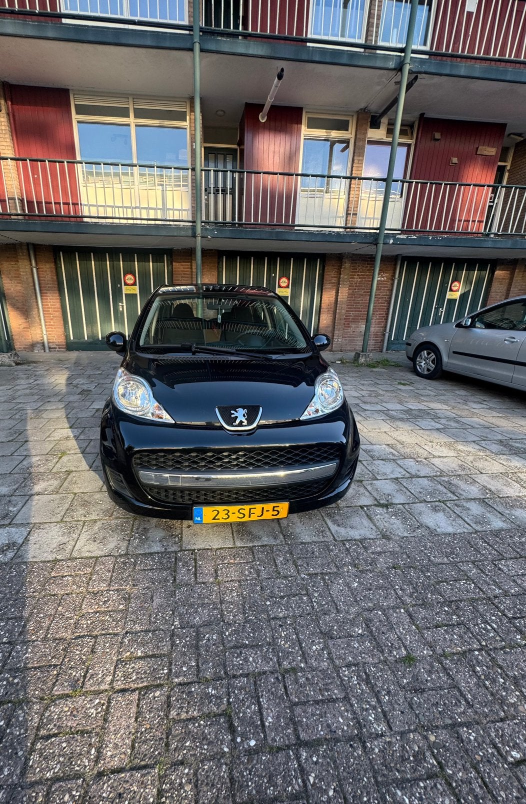Peugeot 107 1.0 12V 5DR 2011 Zwart, Auto's, Voorwielaandrijving, 4 stoelen, Origineel Nederlands, Handgeschakeld
