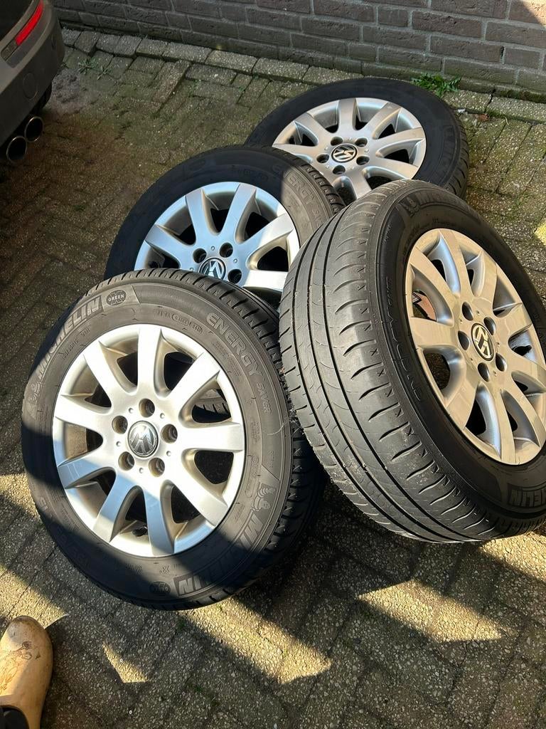 Originele Volkswagen Golf 5 lichtmetalen velgen zomerbanden, Auto-onderdelen, Banden en Velgen, Ophalen, Gebruikt, 15 inch, Banden en Velgen
