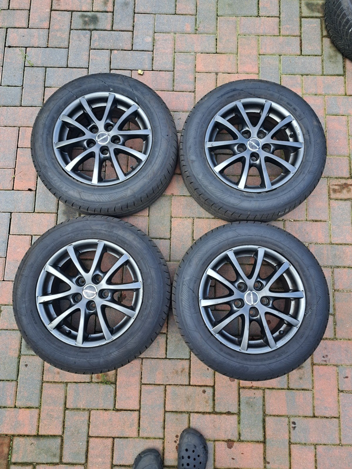nieuwe zomerbanden op aluminium velg, Auto-onderdelen, Banden en Velgen, Ophalen, 15 inch, Nieuw, Band(en)