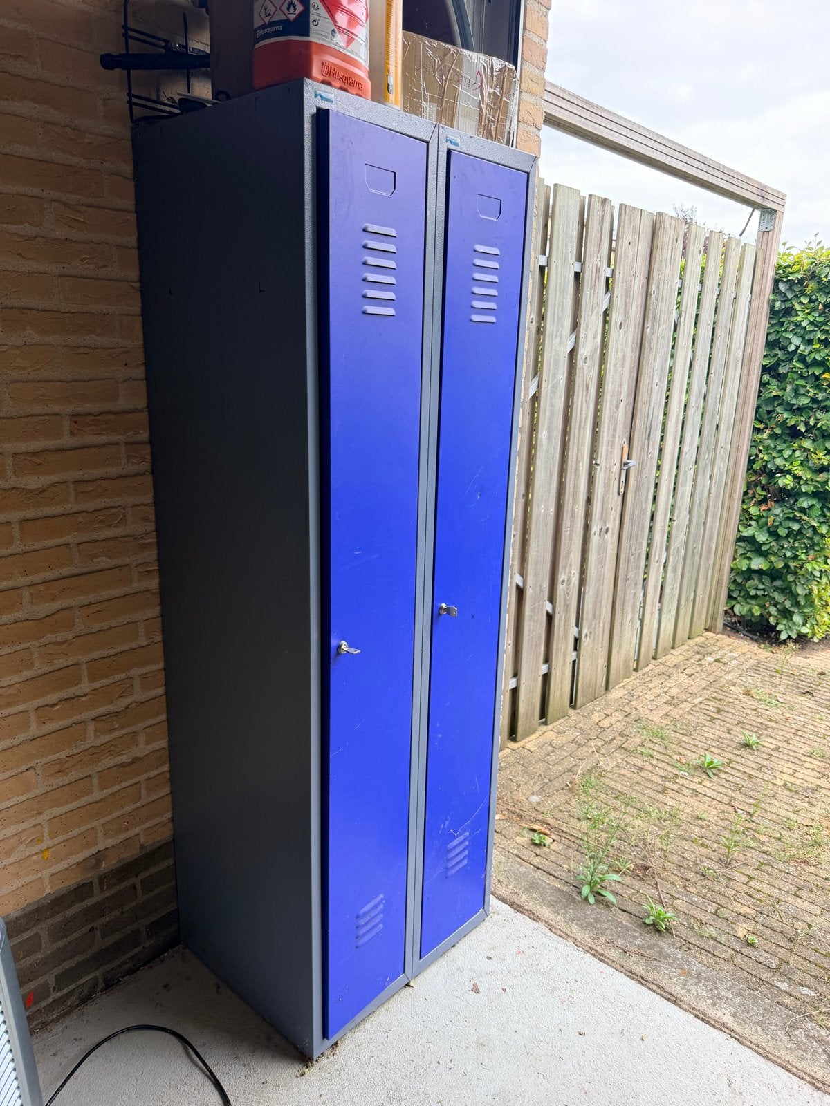 Metalen kledingkast / locker met 2 deuren, Ophalen, Gebruikt