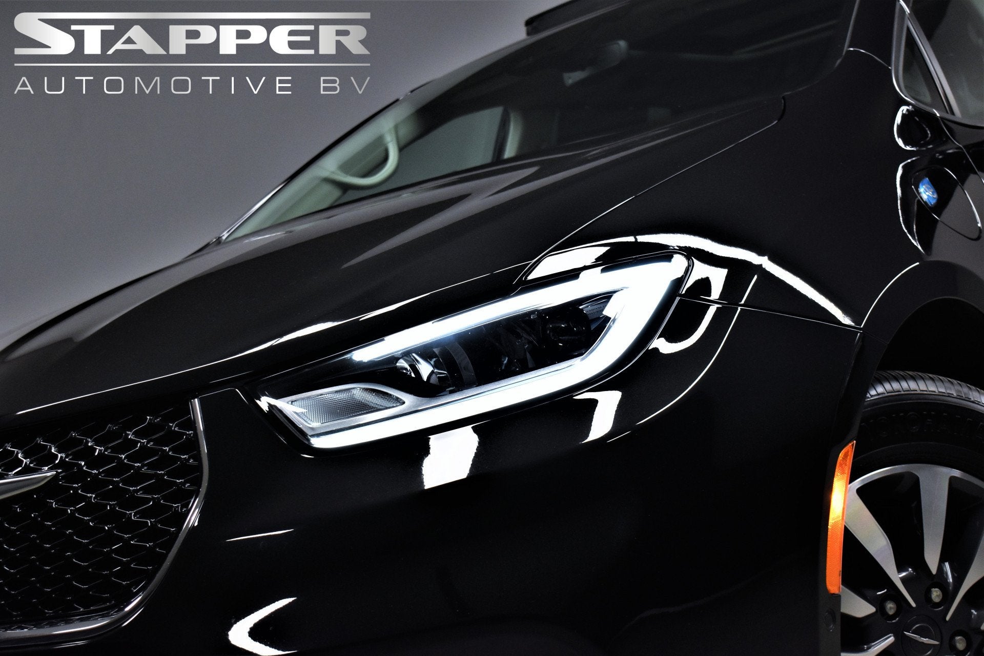 Chrysler Pacifica 3.6 V6 Hybride 7-Pers. Pano/Carplay/Trekha, Auto's, Chrysler, 450 kg, Gebruikt, Zwart, Leder