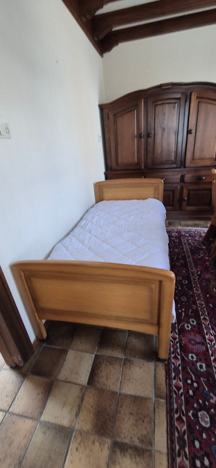 Eenpersoonsbed met verstelbare lattenbodem, Huis en Inrichting, Slaapkamer | Bedden, Ophalen, 90 cm, Eenpersoons, Bruin