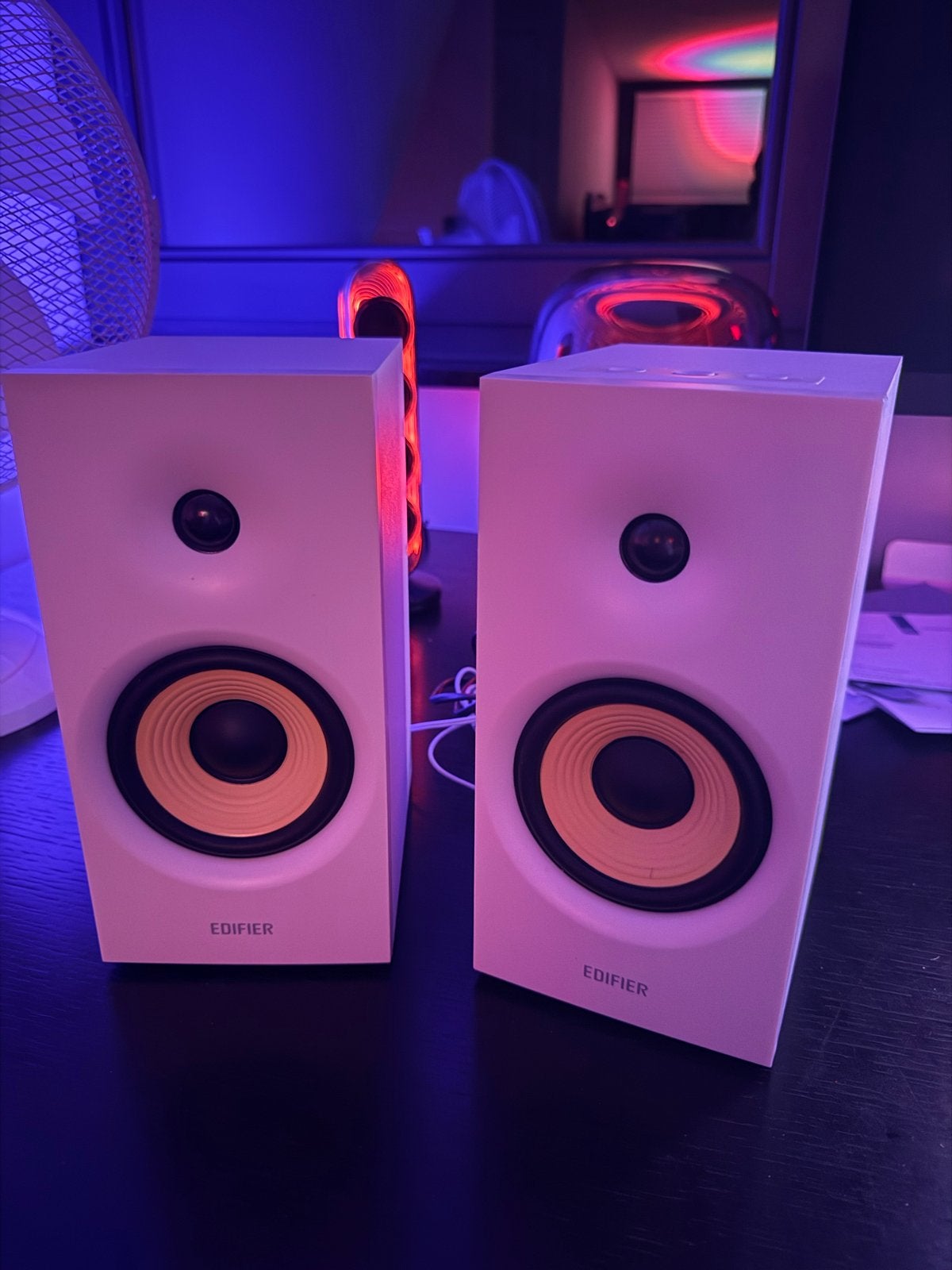Edifier R1080BT speakers - Bluetooth & Aux