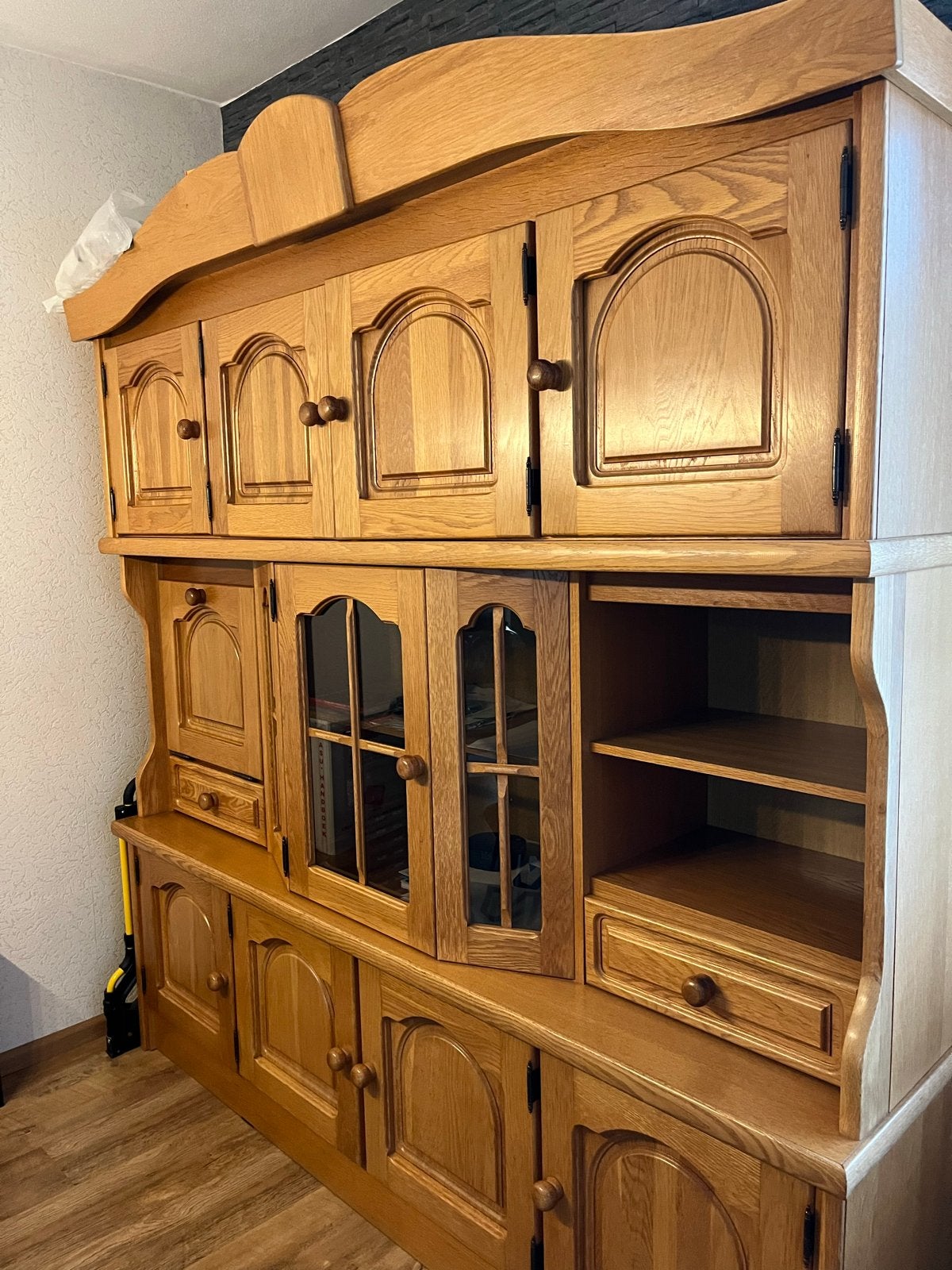 gratis  eiken kast - 208x195x52 cm, Huis en Inrichting, Ophalen, Gebruikt