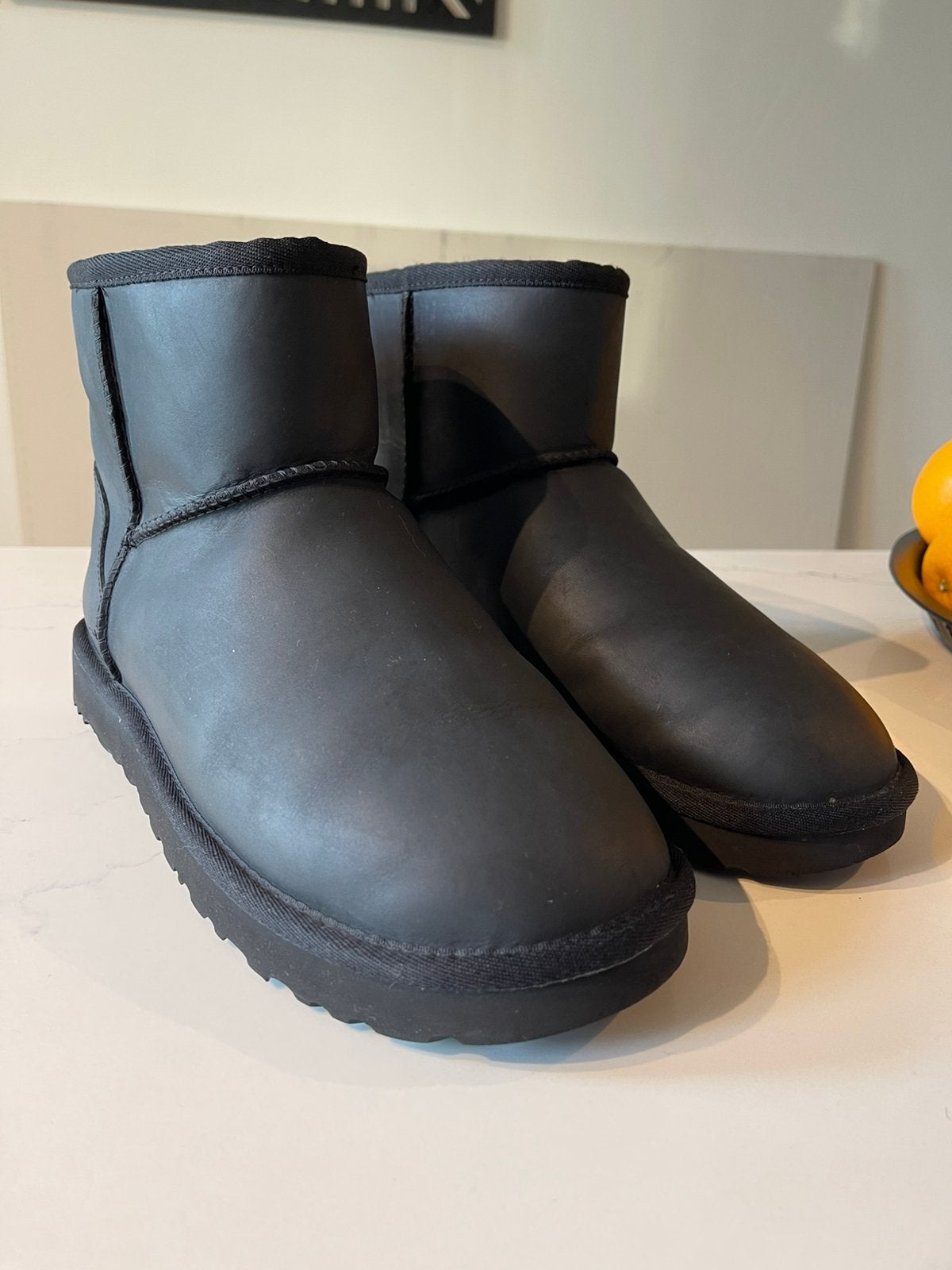 UGG Classic Mini Leather / Leren Laarzen maat 41., Kleding | Dames, Zwart, Lage of Enkellaarzen, Ophalen of Verzenden, Gedragen